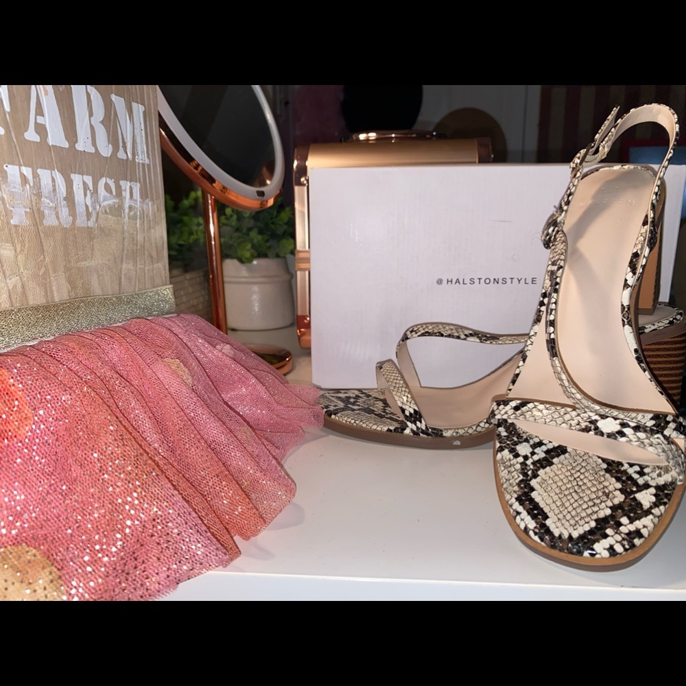 Hello beautiful ladies, H by Halston vegan Leather  chunky sandals